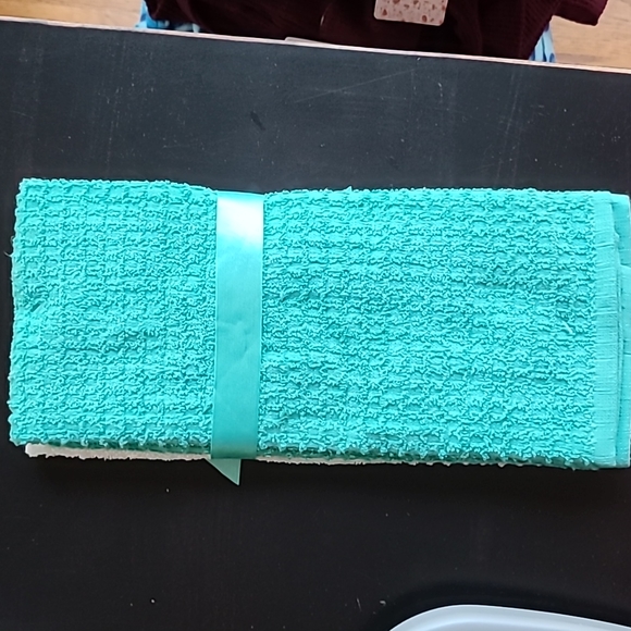 NWT 2 Beach theme embroidered decorative towels - Picture 3 of 3